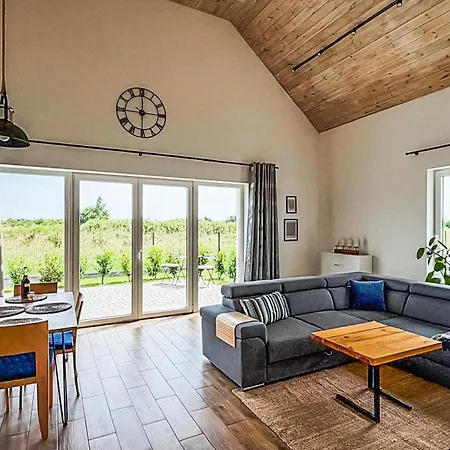 1 Bedroom Stunning In *